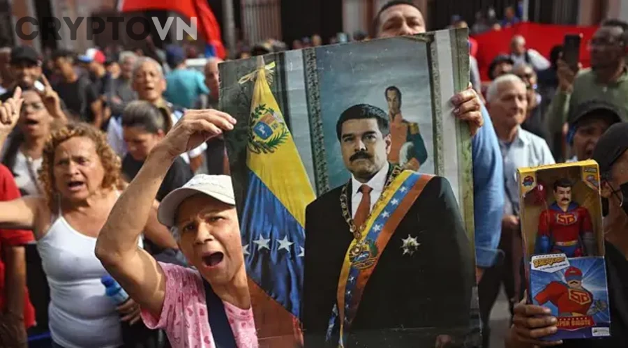 Biểu đồ giá và đồng coin minh họa khả năng thu hồi tài sản sau lừa đảo crypto