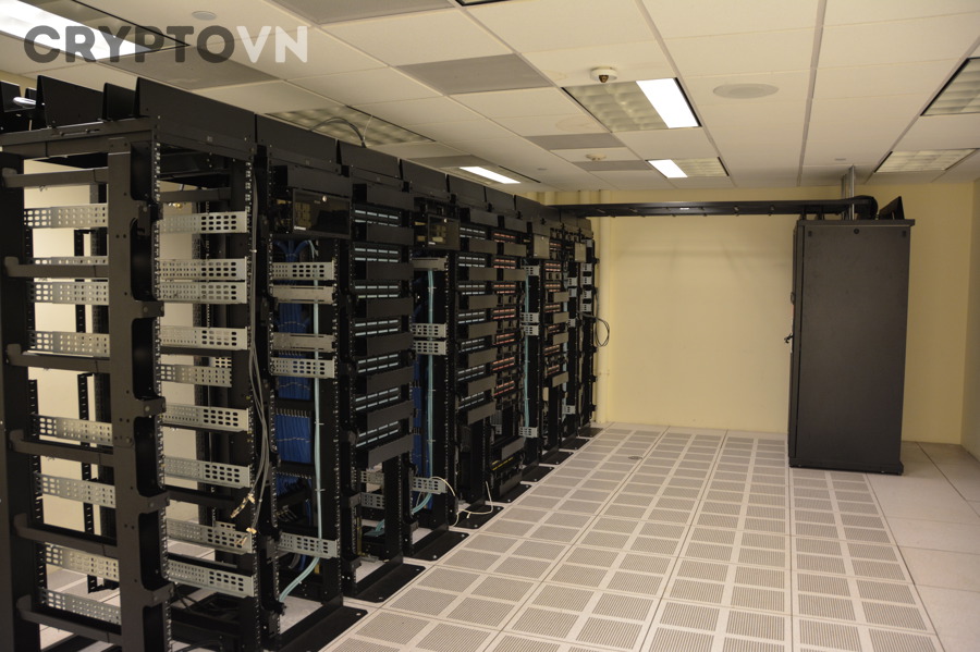 Hạ tầng datacenter với nhiều server cần quản lý port và firewall chặt chẽ