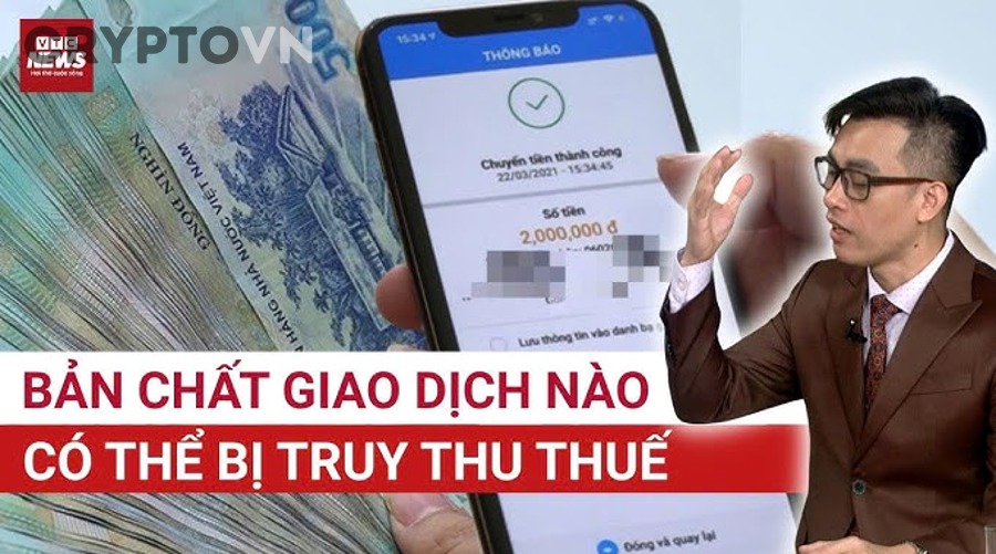 Chuyên gia thuế đang rà soát hồ sơ và chứng từ tài chính