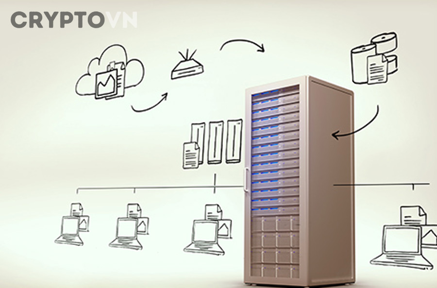 Nhà đầu tư kiểm tra dữ liệu crypto từ nhiều nguồn